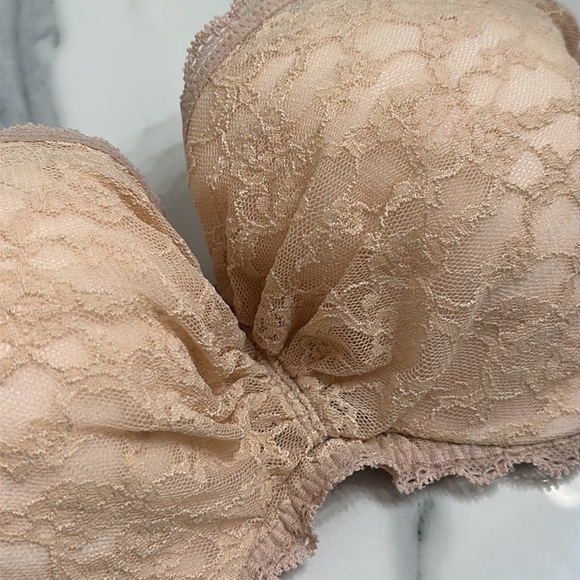 Victoria’s Secret NWT Lace Bra - Picture 2 of 3